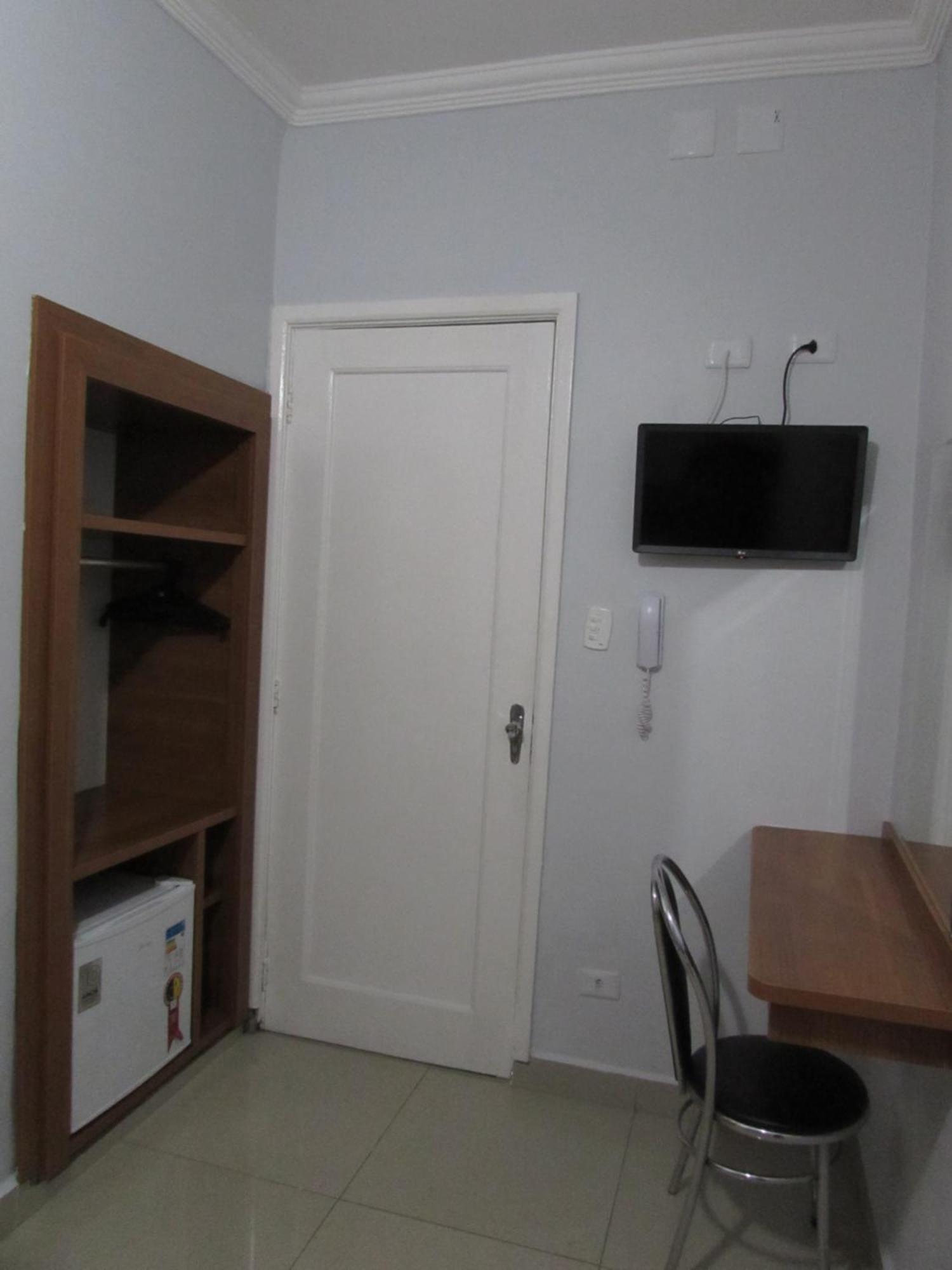 Hotel Monteneve a 2 minutos do Bom Retiro, a 8 minutos da 25 de Março e ao lado do Comando Geral da Guarda Metropolitana Hotel 2*