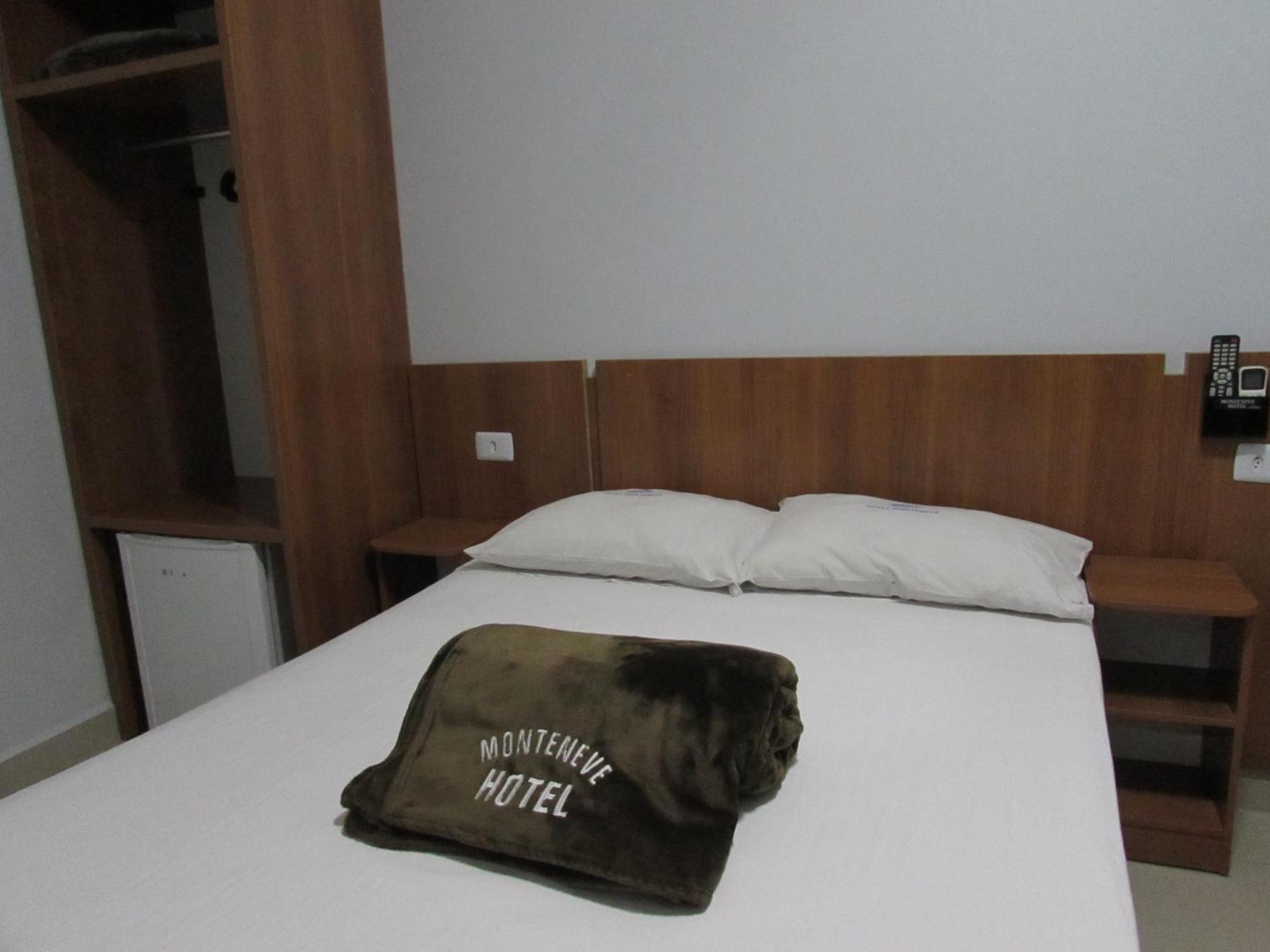 Hotel Monteneve a 2 minutos do Bom Retiro, a 8 minutos da 25 de Março e ao lado do Comando Geral da Guarda Metropolitana Hotel 2*